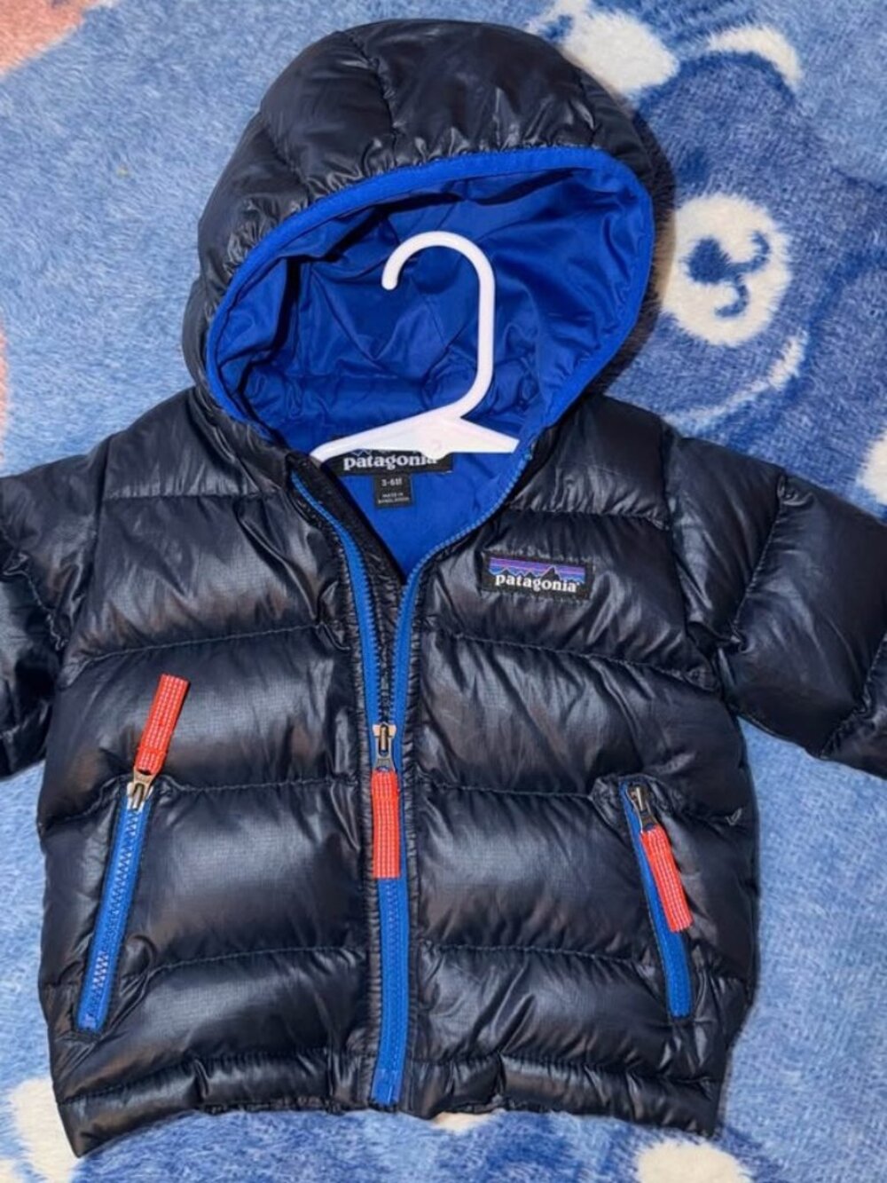 Patagonia hi loft down sweater hoodie In navy. Boys 3-6m.